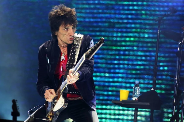 Ronnie Wood Angielski Wokalista Zespołu Rolling Stones Wykonuje Koncercie Swojej — Zdjęcie stockowe