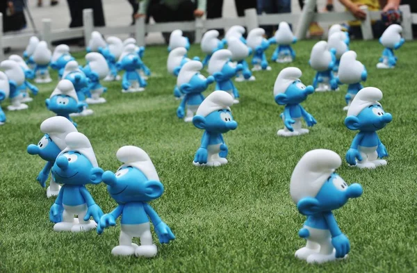 Figuras Smurfs São Exibidas Durante Uma Exposição Para Comemorar Anos — Fotografia de Stock
