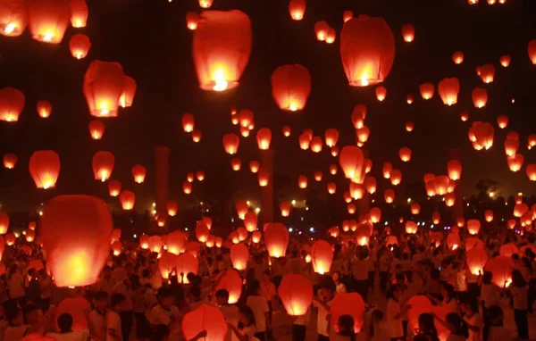 Local Residents Release Sky Lanterns Celebrate Mid Autumn Festival Yichun — Stock Photo, Image