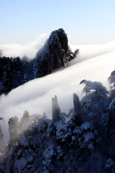 Paisaje Montaña Amarilla También Conocido Como Huangshan Envuelto Niebla Nube — Foto de Stock