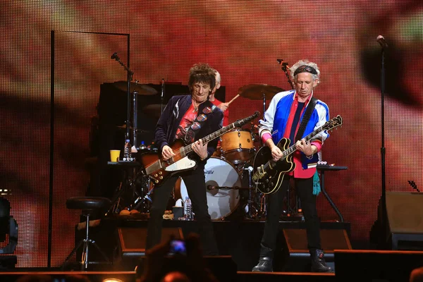 Keith Richards Prawo Ronnie Wood Angielskiego Zespołu Rolling Stones Wykonywać — Zdjęcie stockowe