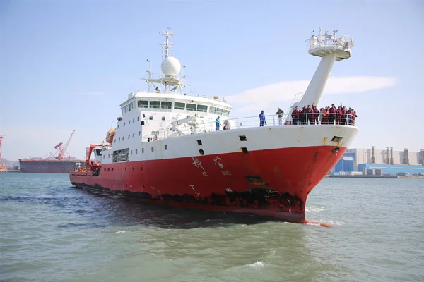 中国調査船 Kexue または 2019 中国東部の山東省青島市太平洋の西の科学的な探検の後 ポートに到着する — ストック写真