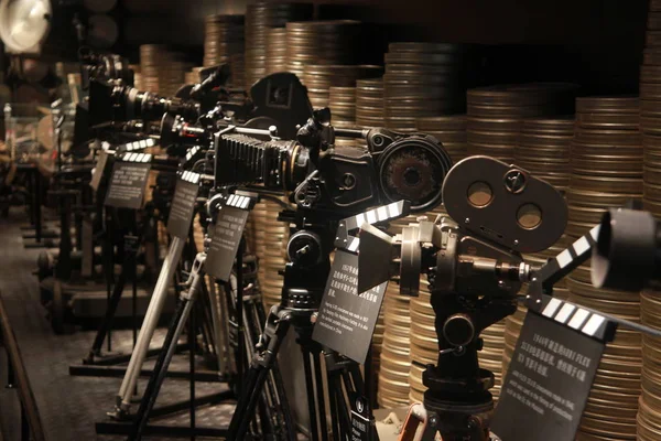 2013年6月17日 中国上海电影博物馆展出了过时的电影相机 — 图库照片