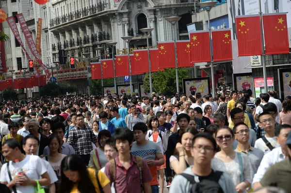 2014年10月1日国庆节 中国上海南京路购物街聚集在一起 — 图库照片