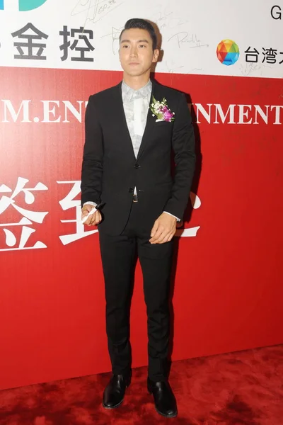 Cantante Actor Surcoreano Choi Siwon Posa Durante Evento Firma Para — Foto de Stock