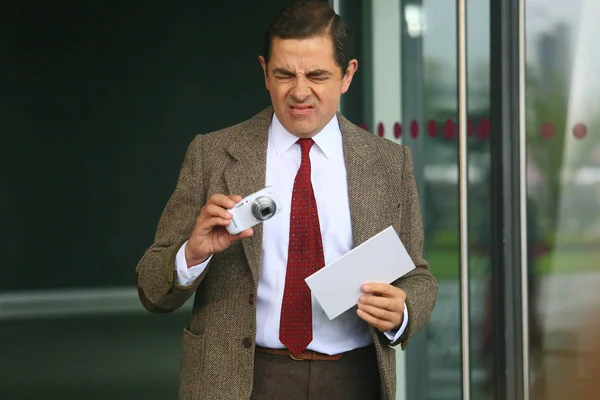 Ator Inglês Rowan Atkinson Interpreta Bean Durante Uma Sessão Filmagem — Fotografia de Stock