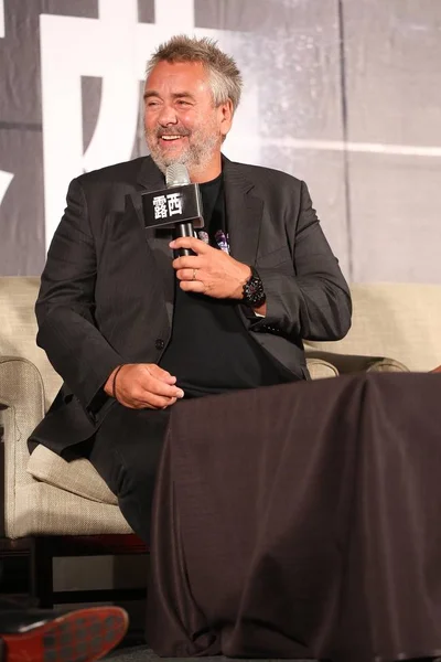 French Director Luc Besson Laughs Press Conference His Movie Lucy — Stock Photo, Image