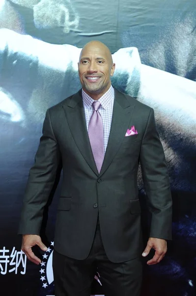 Der Amerikanische Schauspieler Dwayne Johnson Posiert Während Einer Premiere Seines — Stockfoto