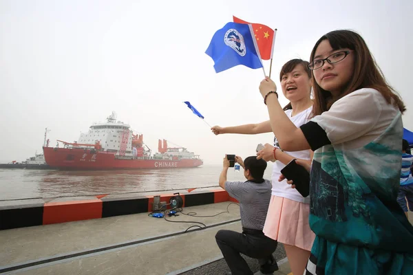 Gente Ondea Bandera Para Ver Científicos Chinos Rompehielos Xue Long — Foto de Stock