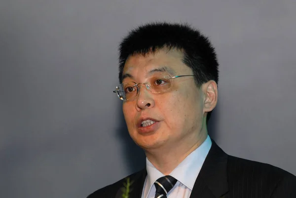 2006年12月6日 时任国家环保总局副局长的潘岳在北京经济论坛上讲话 — 图库照片