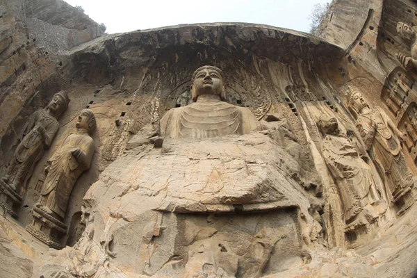 2013 日中部中国河南省洛陽の龍門石窟のビュー — ストック写真
