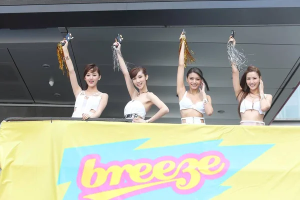 Четыре Участницы Тайваньской Женской Группы Breeze Позируют Мероприятии Посвященном Премьере — стоковое фото