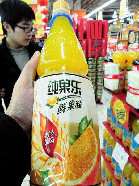 Ένα Κινέζικο Κατάστημα Πελατών Για Χυμό Πορτοκάλι Της Τροπικώνας Ένα — Φωτογραφία Αρχείου