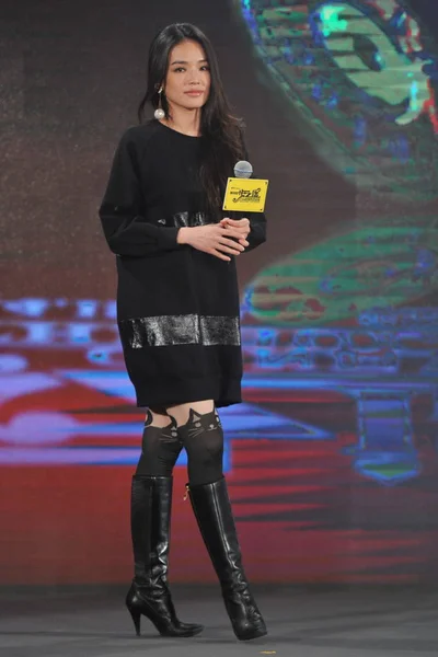2014年11月18日 台湾女星舒琪在中国北京举行的新闻发布会上摆姿势 推出她的新片 子弹消失 的预告片 — 图库照片