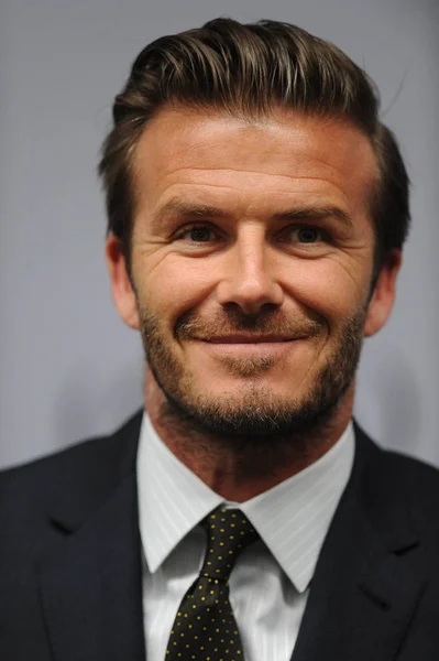 Der Englische Fußball Superstar David Beckham Lächelt Bei Einer Pressekonferenz — Stockfoto