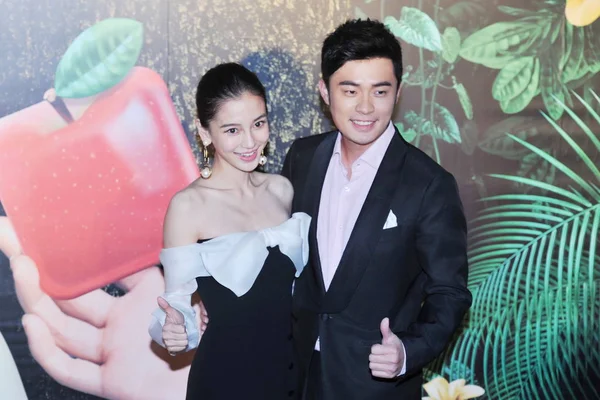 Hong Kong Atriz Angelababy Esquerda Ator Chinês Chen Ele Posar — Fotografia de Stock