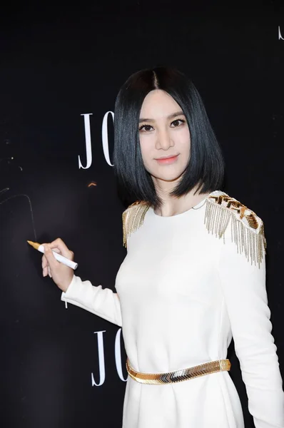Chińska Piosenkarka Shang Wenjie Stawia Ona Przybywa Imprezę Moda Moda — Zdjęcie stockowe