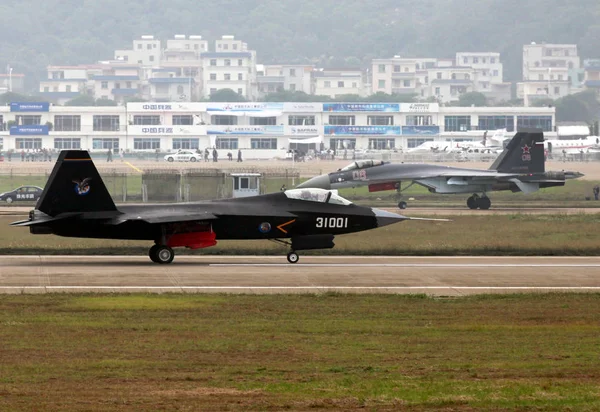 Chinese Stealth Fighter Jet Taxis Demonstration Flight Ahead 10Th China — 图库照片