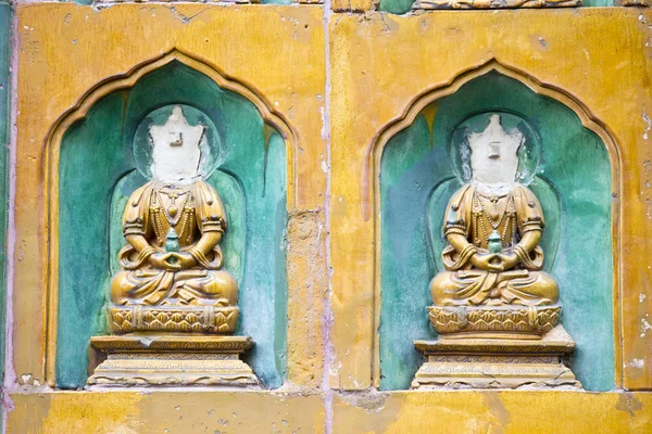 Köpfe Von Buddha Statuen Fehlen Turm Des Buddhistischen Weihrauchs Sommerpalast — Stockfoto