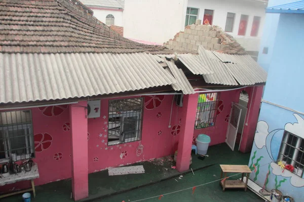 Widok Gruzu Upadł Dach Domu Przedszkolu Tuodian Wsi Dongjiahe Miasta — Zdjęcie stockowe