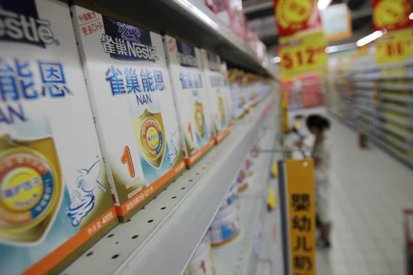 Scatole Nestle Baby Formula Sono Vendita Supermercato Nella Città Nantong — Foto Stock