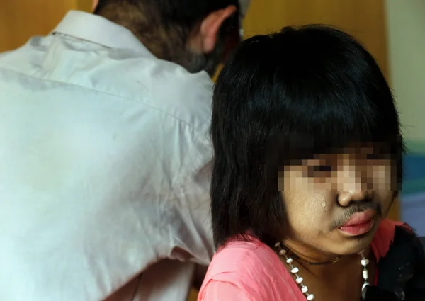 Mladá Čínská Dívka Ting Ting Vpředu Která Silný Vous Roste — Stock fotografie