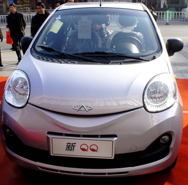 Una Mini Auto Viene Esposta Presso Stand Chery Durante Salone — Foto Stock