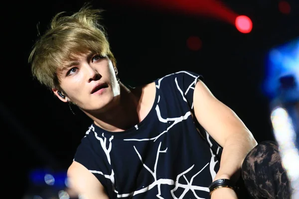 Kim Jae Joong Sydkoreanska Pojke Gruppen Utför Frustrerad Vid Konsert — Stockfoto