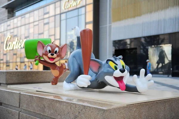 Sculptures Cartoon Figures Tom Jerry Display Front Fashion Boutique Cartier — Stock Photo, Image