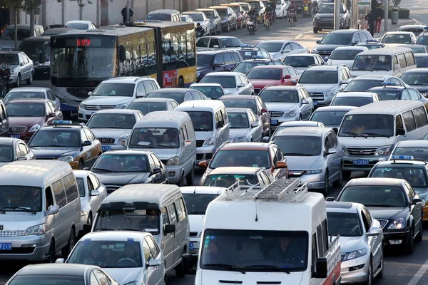 Massor Fordon Rör Långsamt Trafikstockning Väg Rusningstid Peking Kina November — Stockfoto