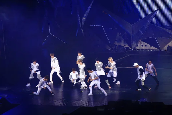 Южнокорейско Китайская Pop Группа Exo Выступает Концерте Мирового Турне Exo — стоковое фото