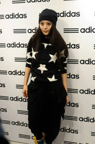 Китайська Актриса Бінбін Вентилятор Позує Під Час Церемонії Відкриття Adidas — стокове фото