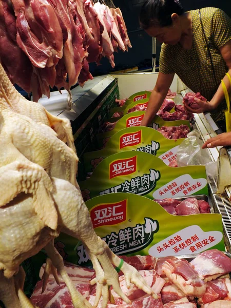 Покупці Купують Свинини Групи Shuanghui Тепер Називається Group Супермаркеті Місті — стокове фото