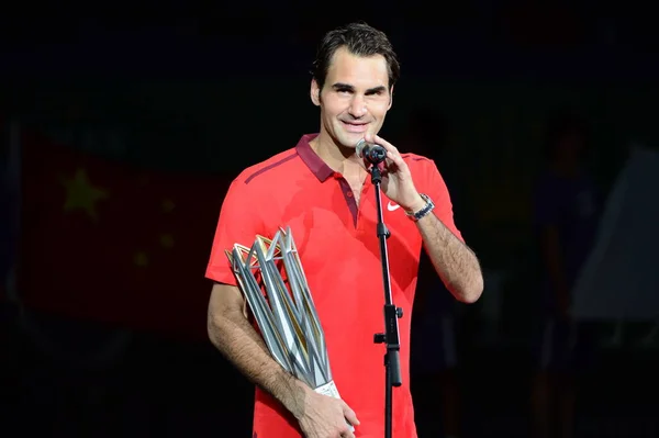 Roger Federer Suiza Habla Mientras Sostiene Trofeo Campeón Ceremonia Entrega — Foto de Stock