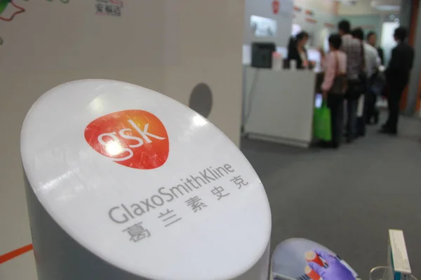 People Visit Stand Glaxosmithkline Gsk Exhibition Shanghai China May 2013 — Stock Photo, Image