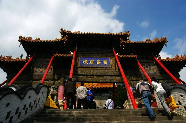 Toeristen Bezoeken Een Boeddhistische Tempel Berg Wutaishan Wutai Shan Wutai — Stockfoto