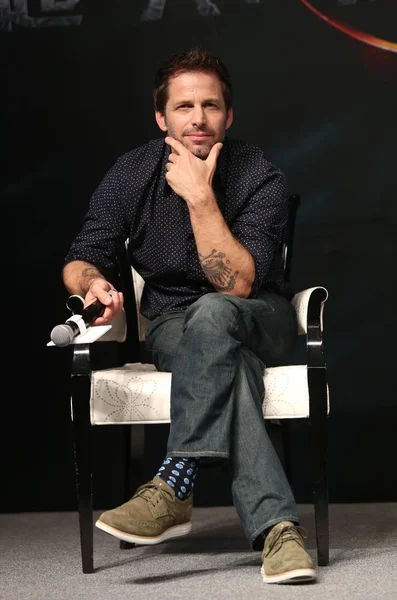 Amerykański Reżyser Zack Snyder Pozuje Konferencji Prasowej Nowego Filmu Man — Zdjęcie stockowe