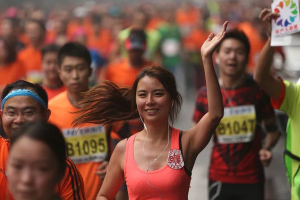 Participantes Chineses Correm Durante Maratona Internacional Pequim 2014 Forte Neblina — Fotografia de Stock
