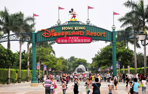 Τουρίστες Επισκέπτονται Χονγκ Κονγκ Disneyland Resort Στο Χονγκ Κονγκ Κίνα — Φωτογραφία Αρχείου