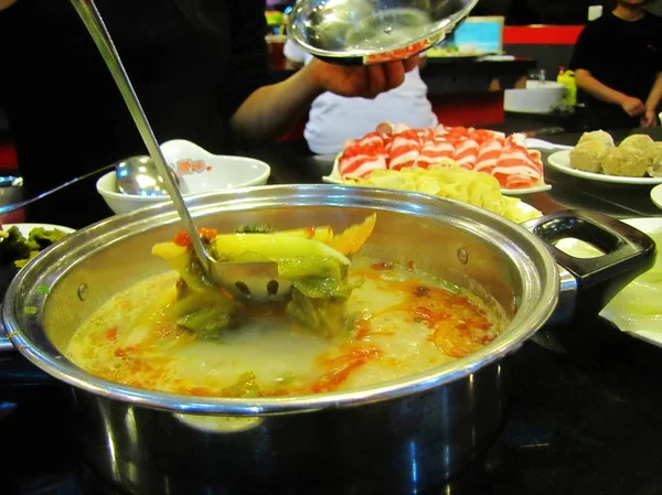 Waiter Serves Hotpot Hot Pot Restaurant Shanghai China June 2011 — Stock Photo, Image