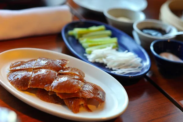 Vista Fatias Pato Assado Com Condimentos Restaurante Hong Kong China — Fotografia de Stock