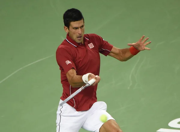 Novak Djokovic Serbiens Returnerar Ett Skott Till Dominic Thiem Australien — Stockfoto