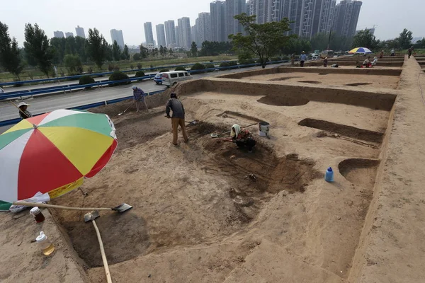 Archaeologists Excavate Shanggangyang Site Large Neolithic Settlement Xiyang Village Zhengzhou — Fotografia de Stock