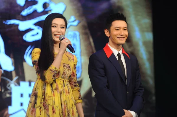 그들의 영화는 화이트 마녀의 베이징 2014 Huang Xiaoming 여배우 왼쪽된 — 스톡 사진