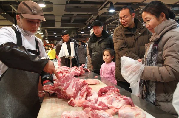 Китайські Покупці Вибрати Ясо Супермаркеті Xuchang Центральна Провінція Чінас Хенань — стокове фото
