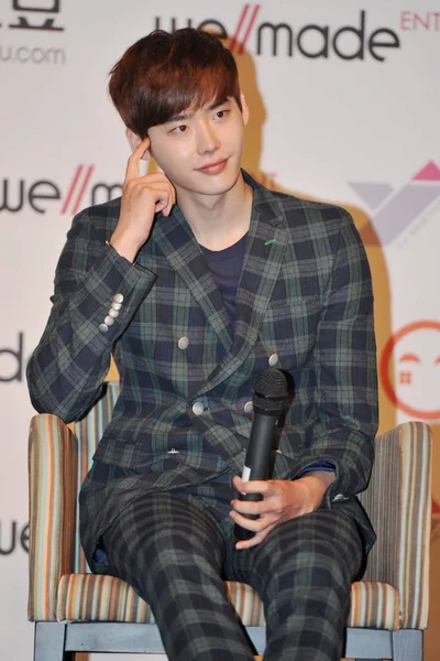 Νοτιοκορεατική Ηθοποιός Lee Jong Suk Συμμετέχει Συνεδρίαση Του Ανεμιστήρα Στο — Φωτογραφία Αρχείου