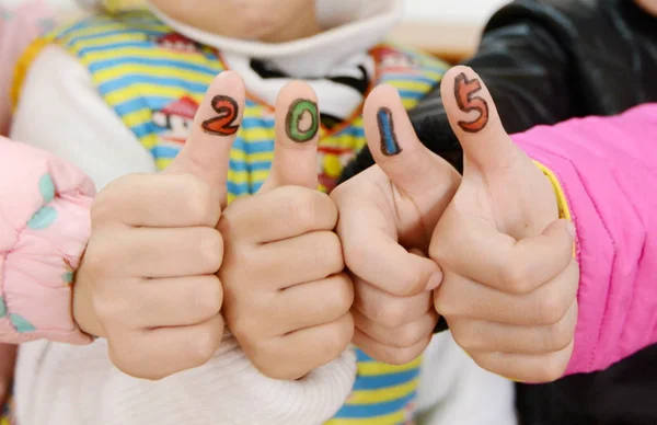 Young Kids Show Painting Signs 2015 Fingers Celebrate New Year — Stok fotoğraf