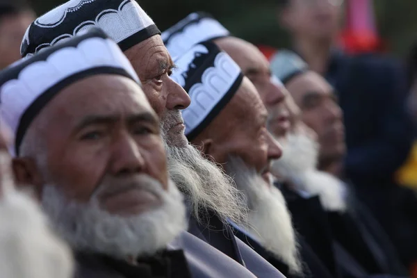 Idős Férfiak Szakáll Részt Fesztiválon Zepu Poskam Megye Északnyugati Chinas — Stock Fotó
