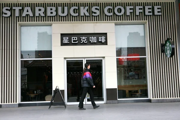 Pěší Zóna Starbucks Coffee Cafe Pekingu Čína Březen 2014 — Stock fotografie