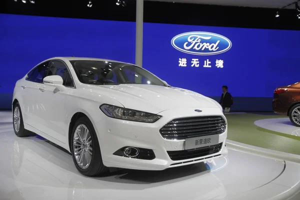 Новый Mondeo Представлен Стенде Ford Время Шанхайской Международной Выставки Автомобильной — стоковое фото